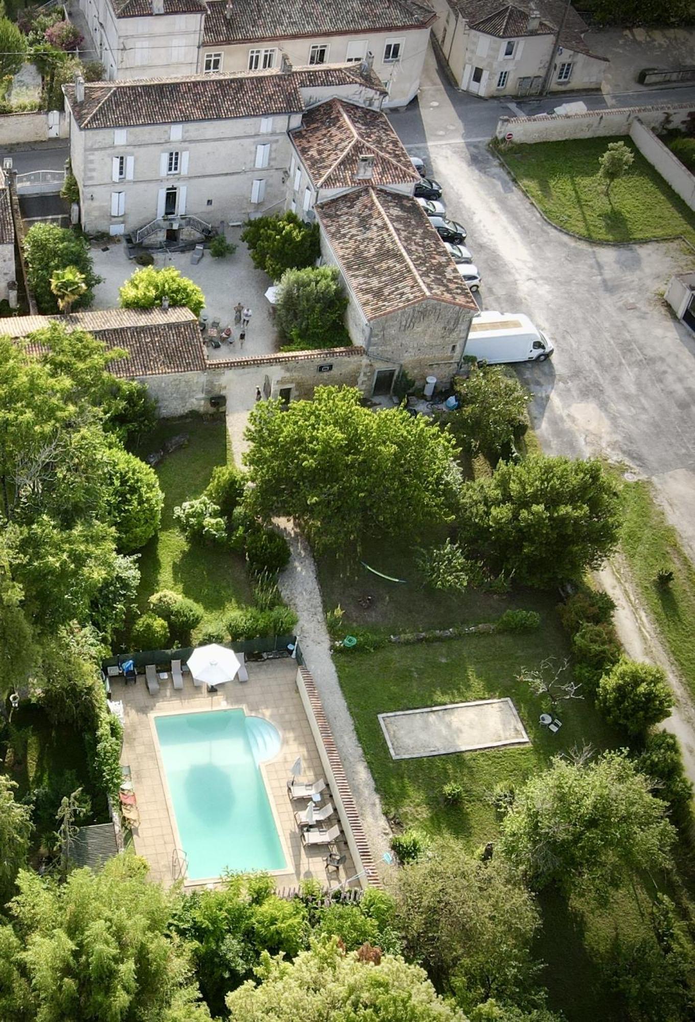 Gîte Le Bonheur Hiersac Exterior foto